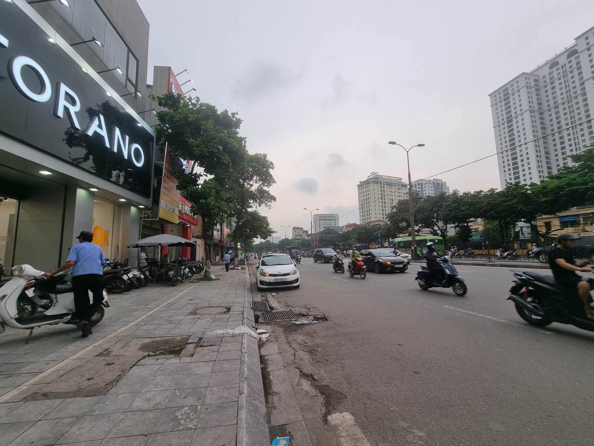 Bán nhà Giải Phóng - diện tích 99m2 4 tầng - Nhà mặt đường kinh doanh - giá 23 tỷ