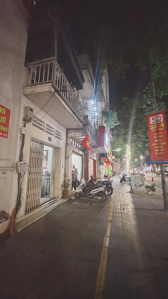 Bán nhà Phố Huế - diện tích 81.3m2 1 tầng - Mặt phố VIP - giá 60,9 tỷ