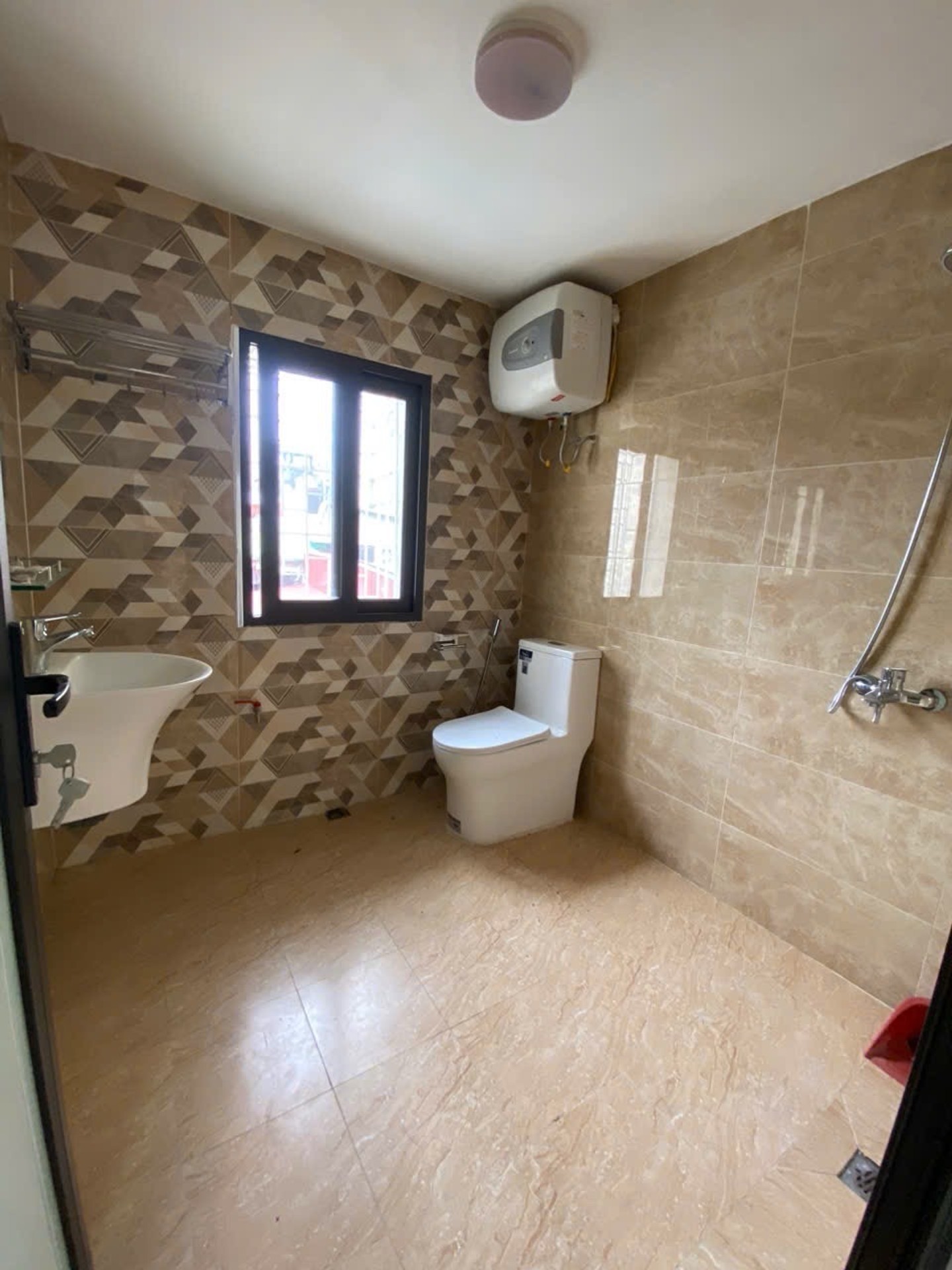 Bán nhà Nguyễn Bỉnh Khiêm - diện tích 150m2 3 tầng - Nhà biệt thự mặt phố - giá 18,5 tỷ