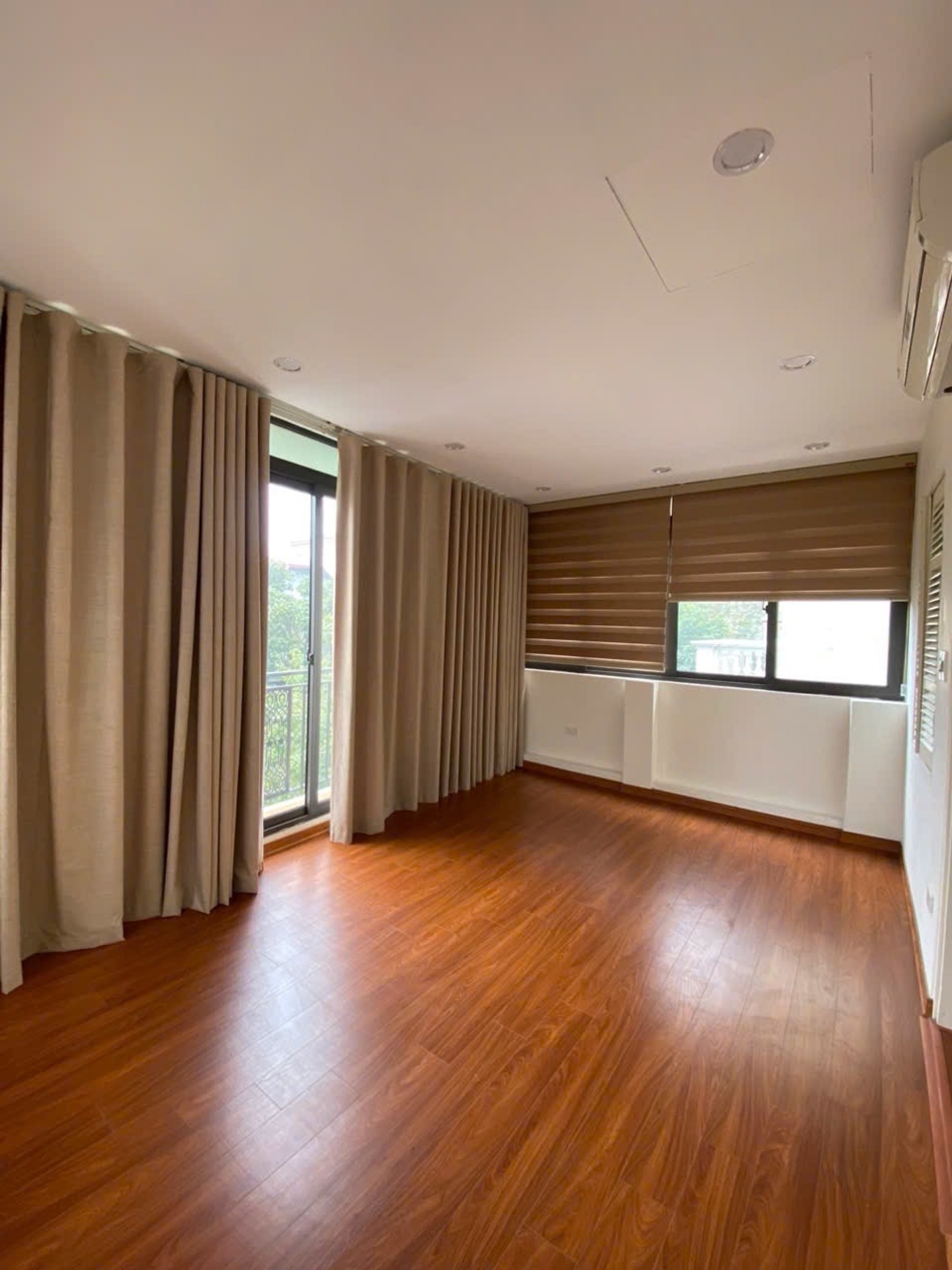 Bán nhà Nguyễn Bỉnh Khiêm - diện tích 150m2 3 tầng - Nhà biệt thự mặt phố - giá 18,5 tỷ