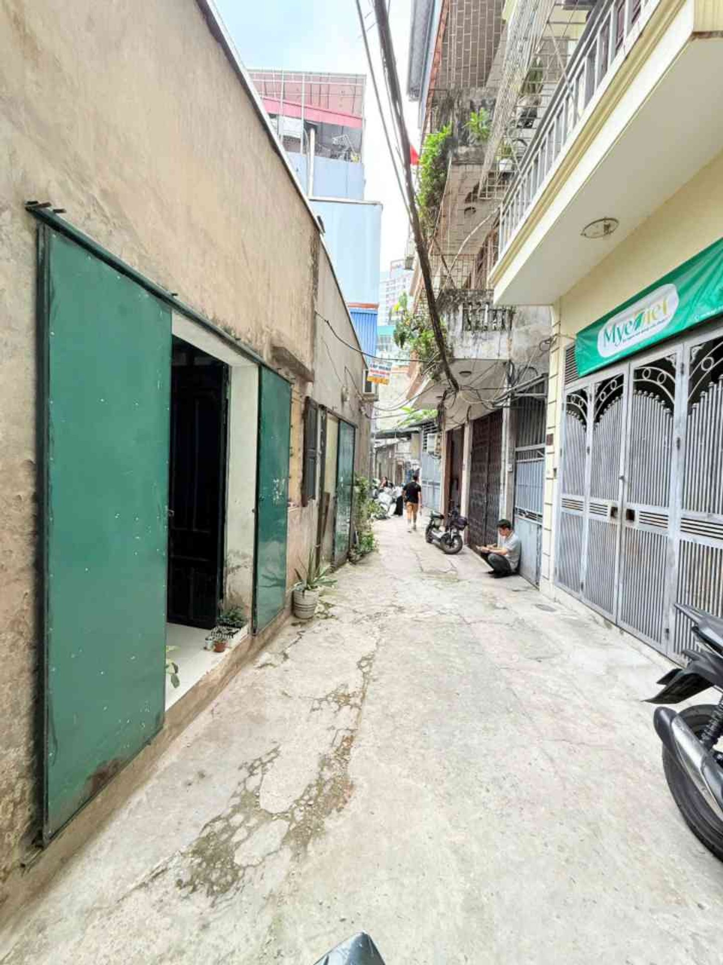 Bán nhà Hoàng Mai - diện tích 40m2 1 tầng - Ô TÔ 30M - giá 10,2 tỷ