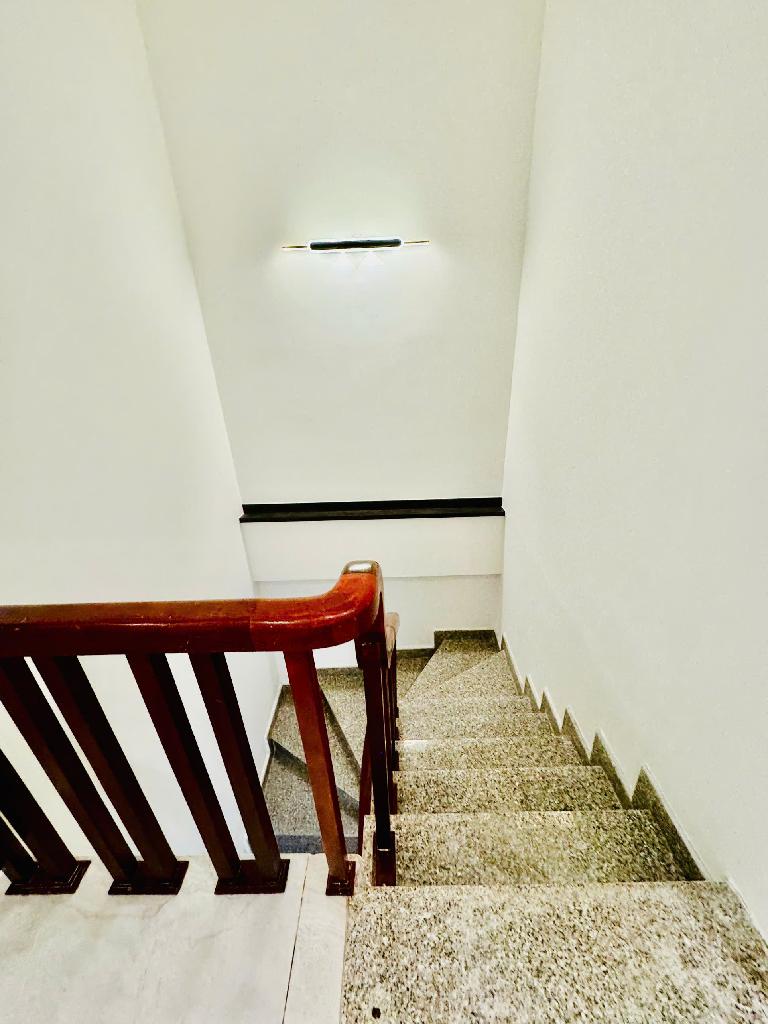 Bán nhà Đông Các - diện tích 60m2 5 tầng - Nhà mặt phố kinh doanh sầm uất - giá 32,8 tỷ