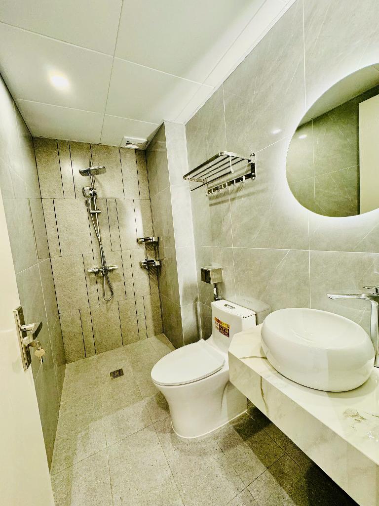 Bán nhà Đông Các - diện tích 60m2 5 tầng - Nhà mặt phố kinh doanh sầm uất - giá 32,8 tỷ