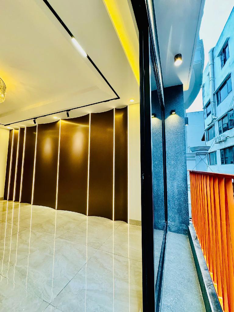 Bán nhà Đông Các - diện tích 60m2 5 tầng - Nhà mặt phố kinh doanh sầm uất - giá 32,8 tỷ