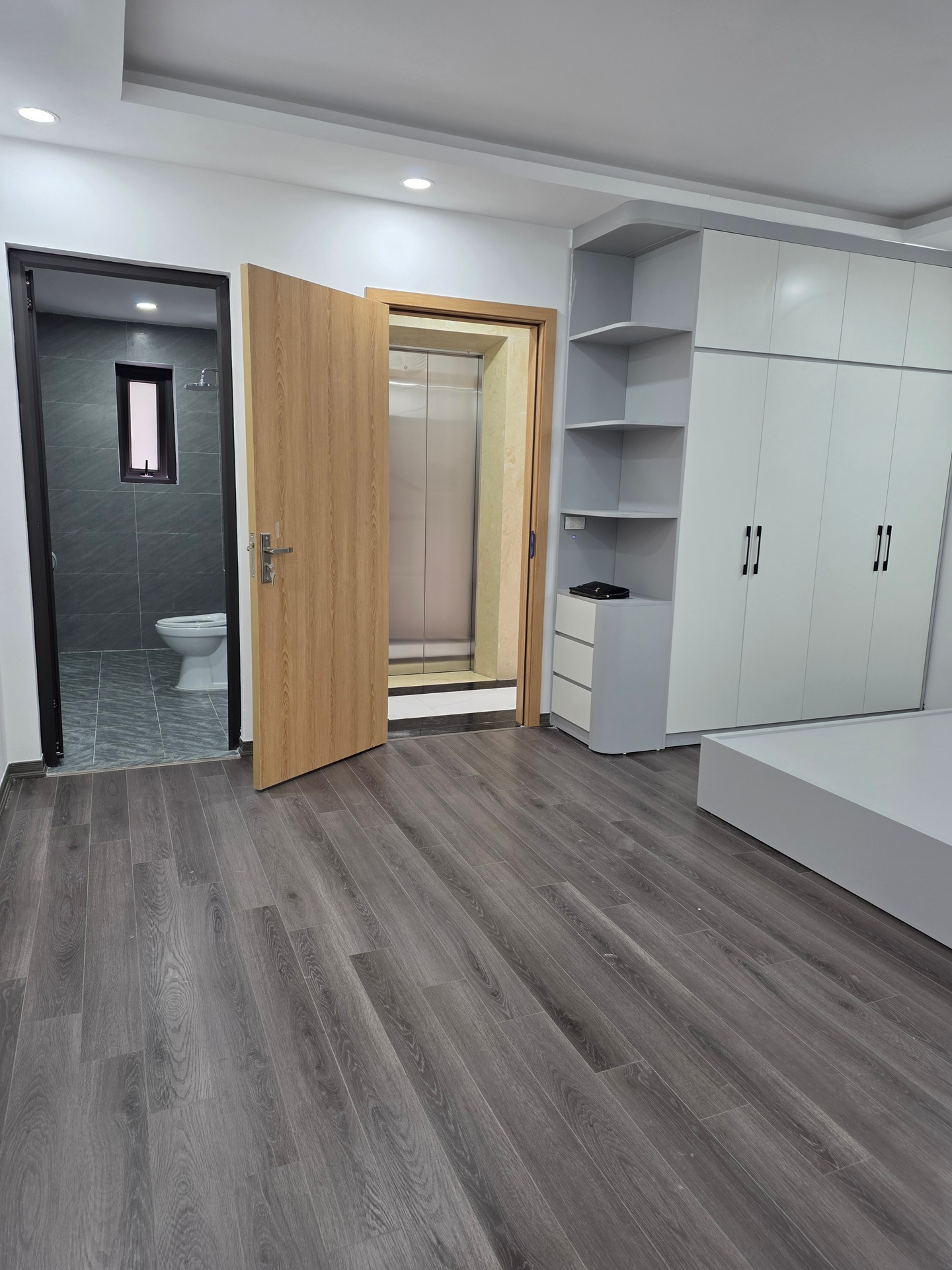 Bán nhà Ngọc Hồi - diện tích 40m2 6 tầng - Nhà mới đẹp lung linh, thang máy - giá 9 tỷ