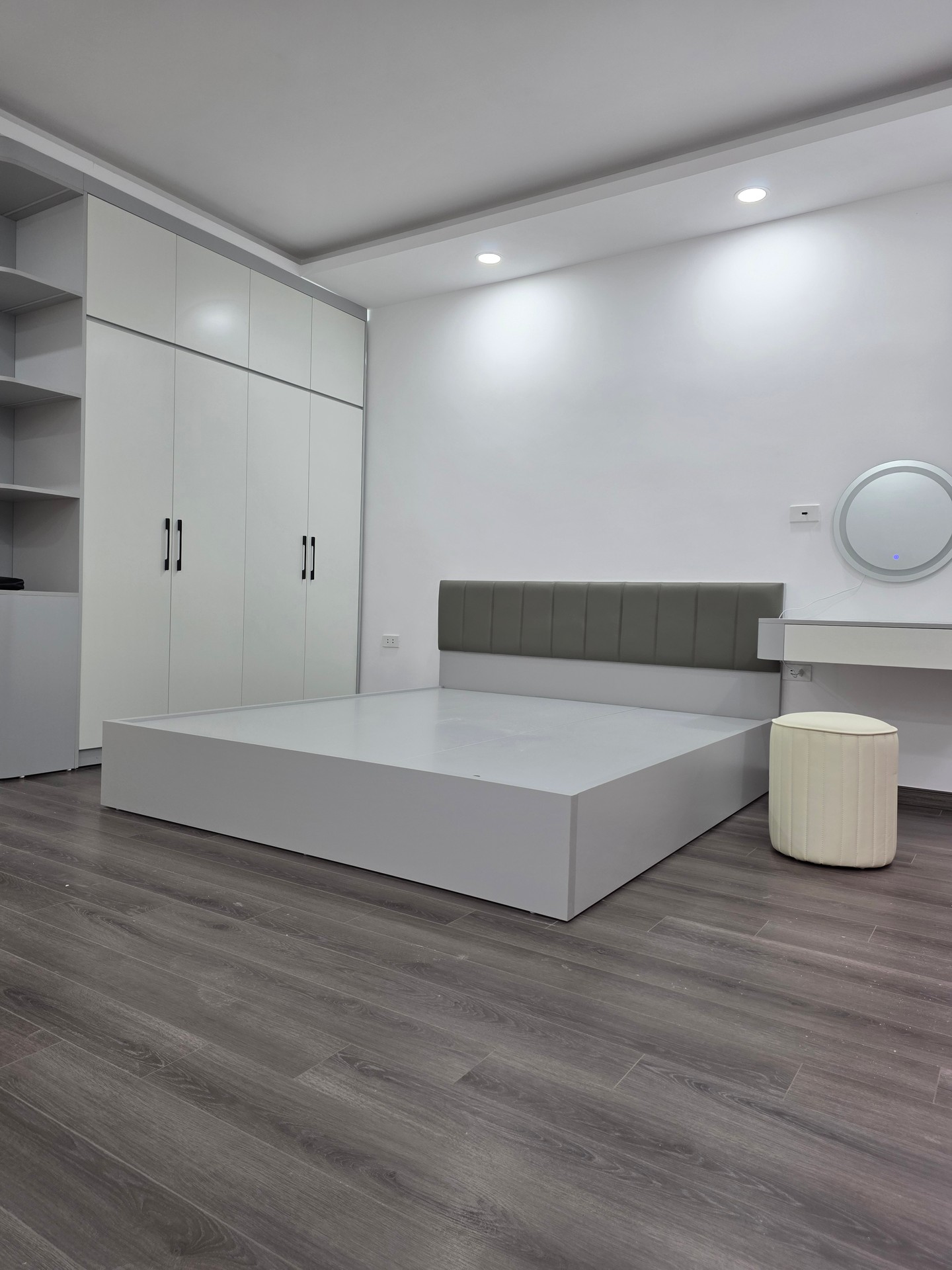Bán nhà Ngọc Hồi - diện tích 40m2 6 tầng - Nhà mới đẹp lung linh, thang máy - giá 9 tỷ