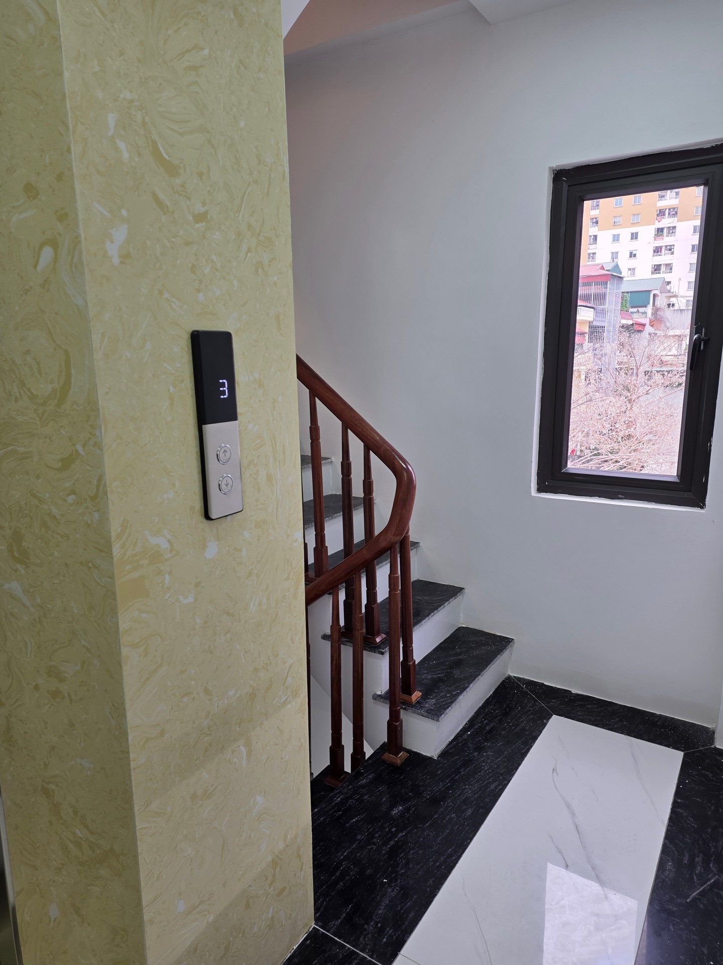 Bán nhà Ngọc Hồi - diện tích 40m2 6 tầng - Nhà mới đẹp lung linh, thang máy - giá 9 tỷ
