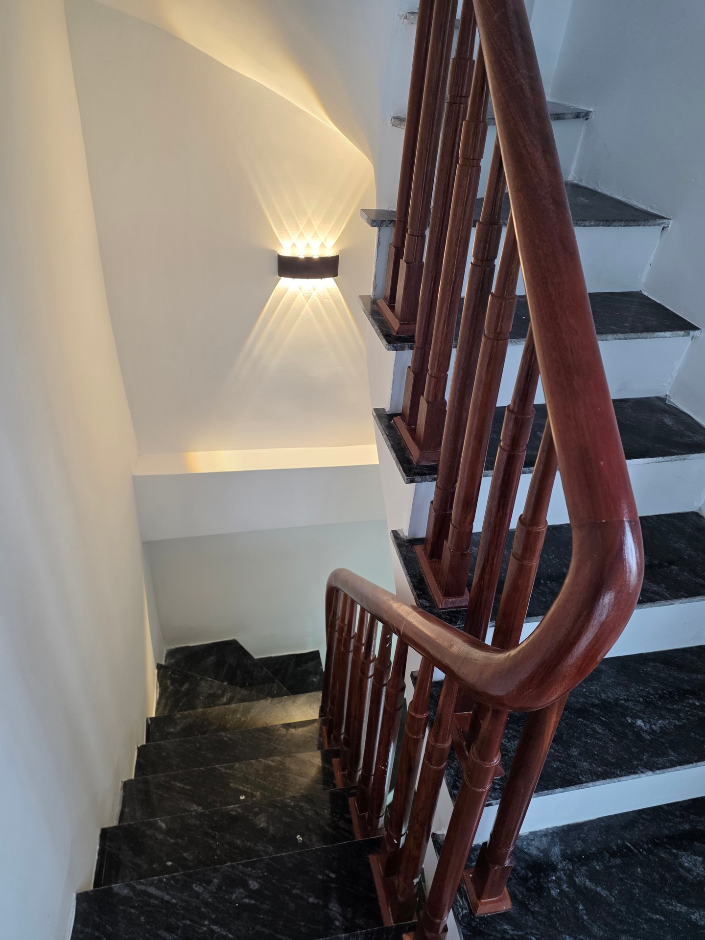 Bán nhà Ngọc Hồi - diện tích 40m2 6 tầng - Nhà mới đẹp lung linh, thang máy - giá 9 tỷ