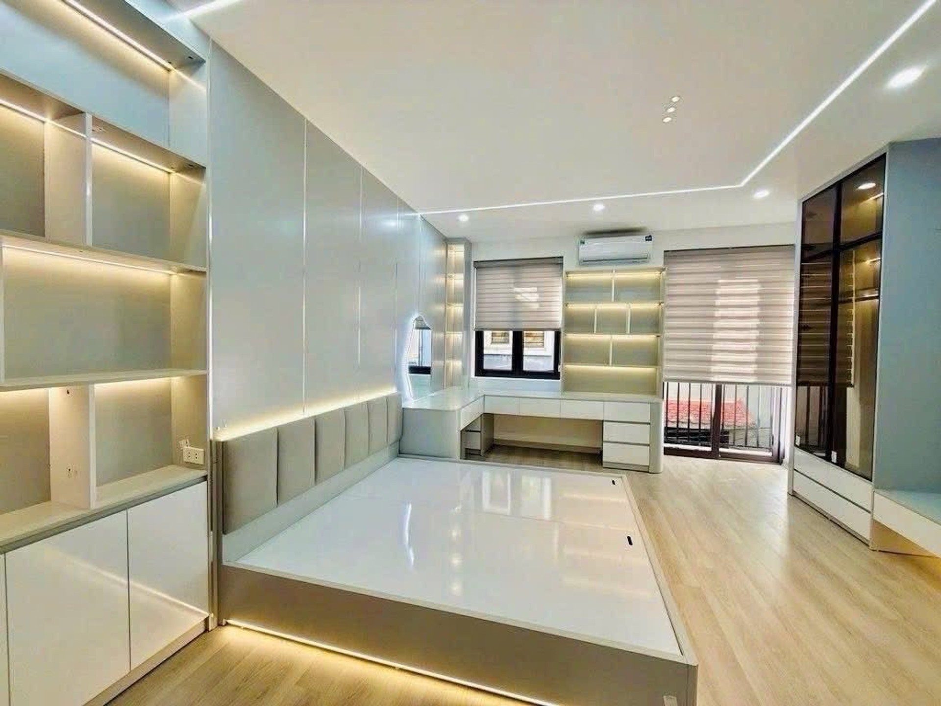 Bán nhà Ngọc Hồi - diện tích 40m2 6 tầng - Nhà mới đẹp lung linh, thang máy - giá 9 tỷ