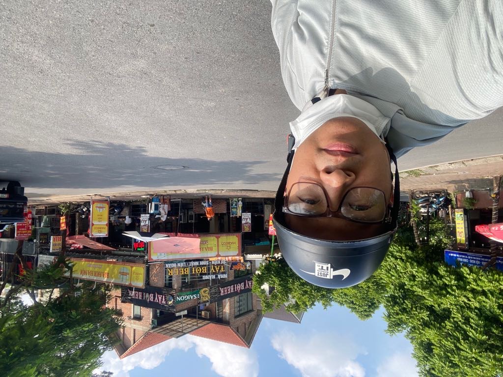 Bán nhà Tây Nam Linh Đàm - diện tích 310m2 4 tầng - Lô góc tuyệt đẹp - giá 100 tỷ