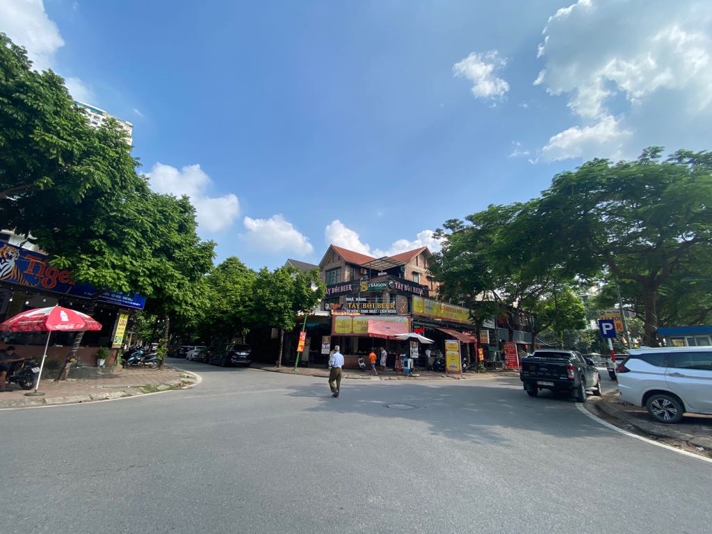 Bán nhà Tây Nam Linh Đàm - diện tích 310m2 4 tầng - Lô góc tuyệt đẹp - giá 100 tỷ