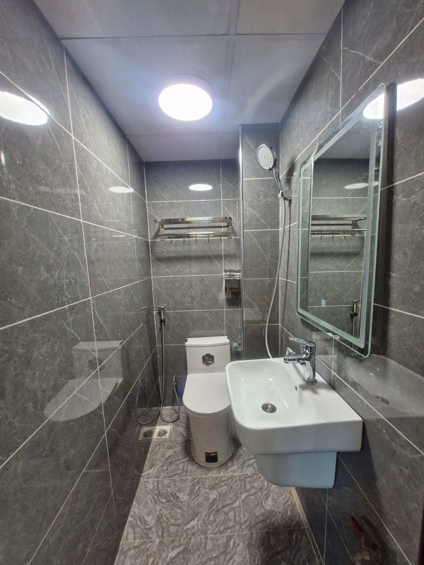 Bán nhà Trại Cá - diện tích 19m2 5 tầng - Nhà mới đẹp, ngõ nông - giá 6,6 tỷ