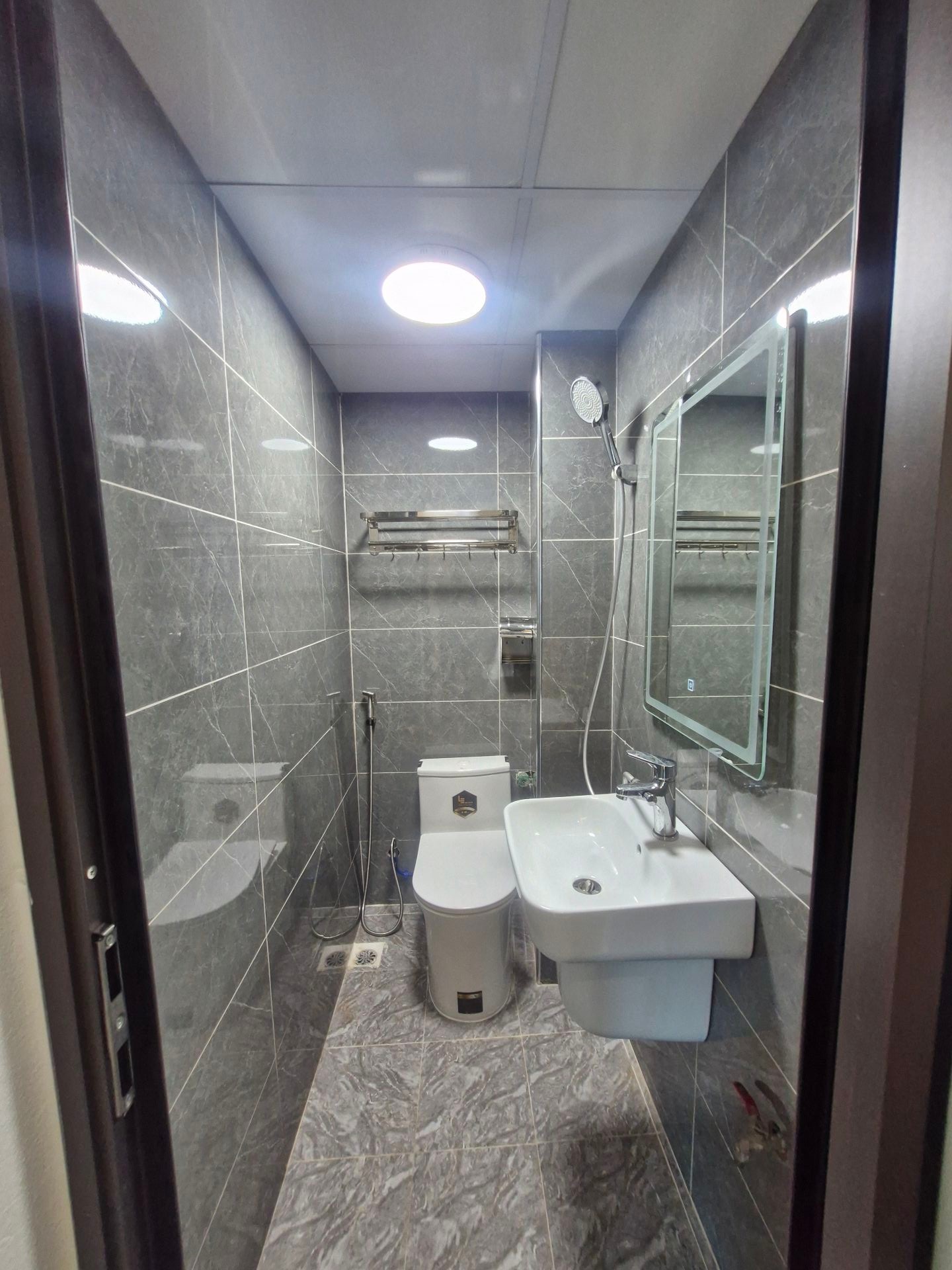 Bán nhà Trại Cá - diện tích 19m2 5 tầng - Nhà mới đẹp, ngõ nông - giá 6,6 tỷ