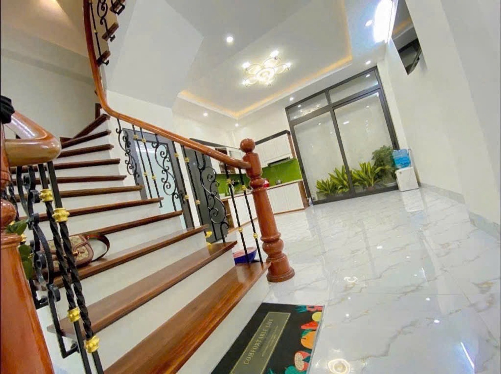 Bán nhà Đại La - diện tích 43m2 5 tầng - Nhà đẹp thoáng trước sau - giá 10,5 tỷ