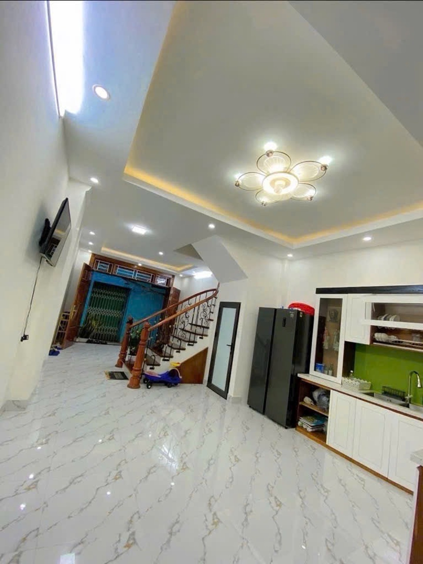 Bán nhà Đại La - diện tích 43m2 5 tầng - Nhà đẹp thoáng trước sau - giá 10,5 tỷ