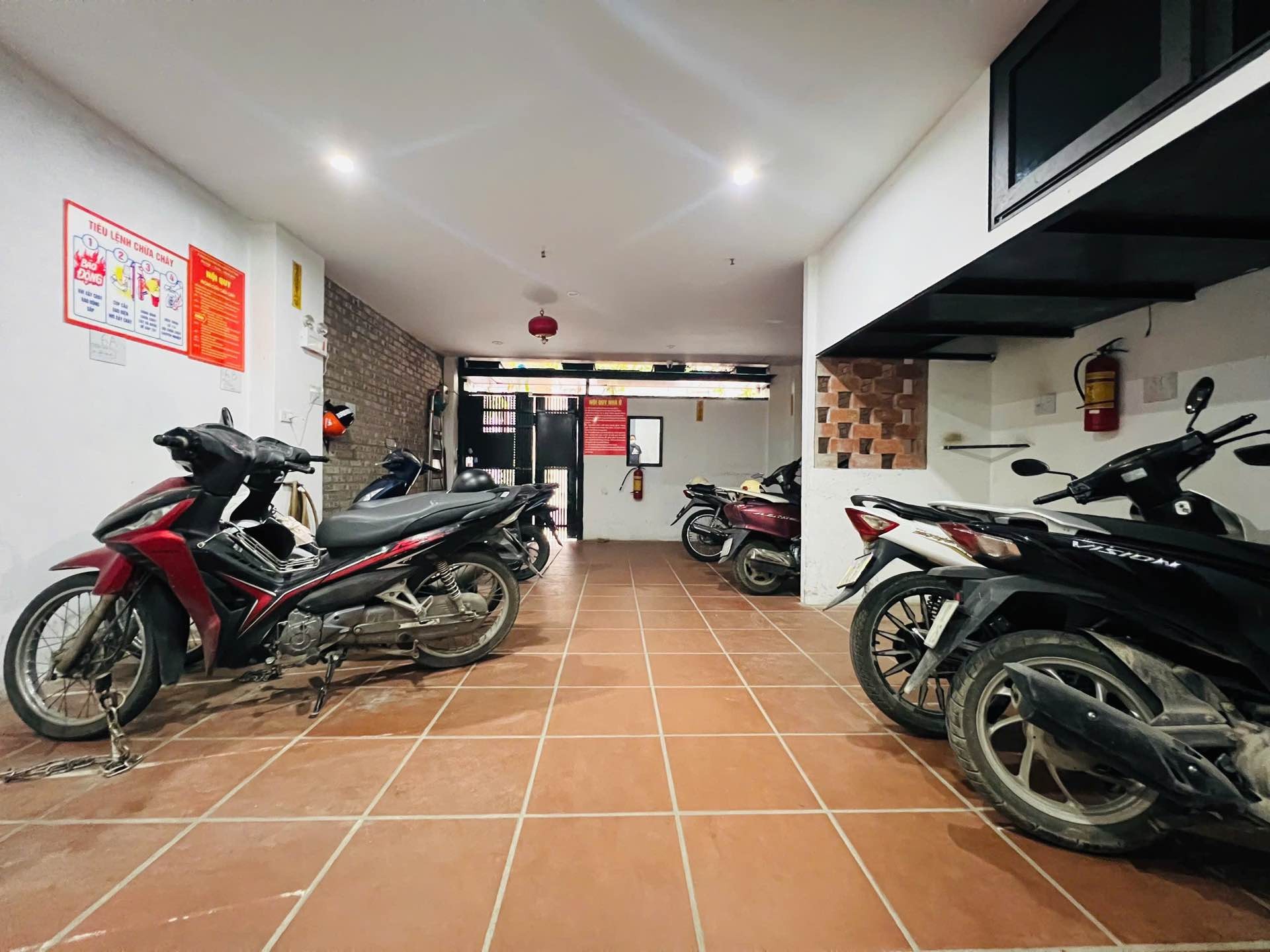 Bán nhà Giáp Bát - diện tích 101.8m2 8 tầng - Lô góc 2 mặt thoáng - giá 27,68 tỷ