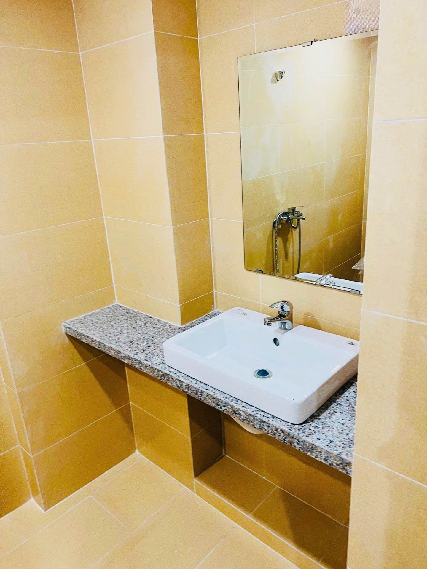 Bán nhà Giáp Bát - diện tích 101.8m2 8 tầng - Lô góc 2 mặt thoáng - giá 27,68 tỷ