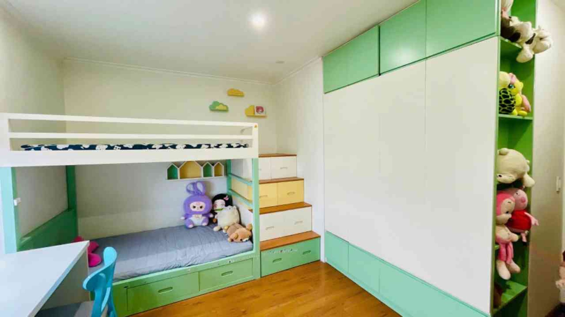Bán nhà Lĩnh Nam - diện tích 95m2 10 tầng - Căn hộ 3 phòng ngủ đẹp - giá 8,5 tỷ