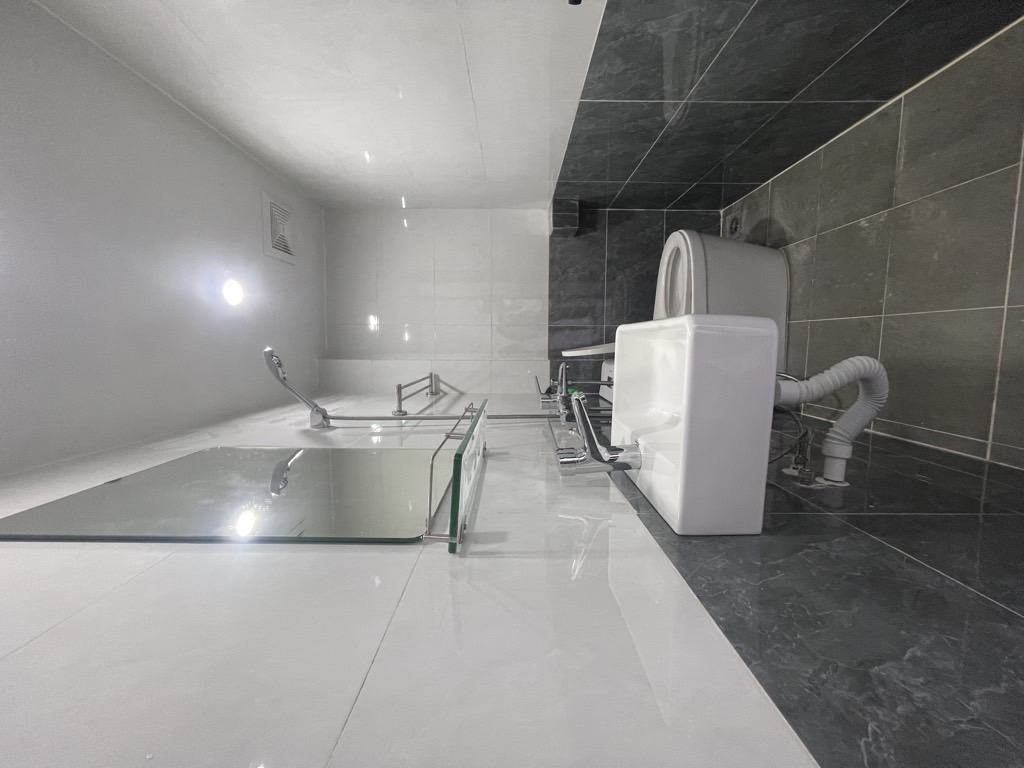 Bán nhà Vĩnh Hoàng - diện tích 42m2 2 tầng - Nhà mới 2 tầng về ở luôn - giá 2,38 tỷ