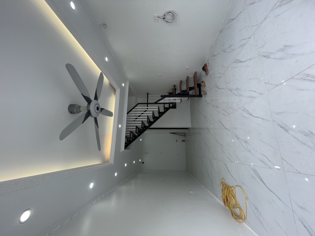 Bán nhà Vĩnh Hoàng - diện tích 42m2 2 tầng - Nhà mới 2 tầng về ở luôn - giá 2,38 tỷ