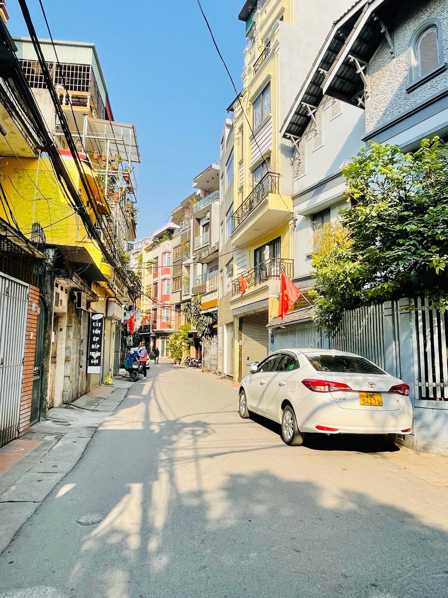 Bán nhà Yên Lạc - diện tích 83m2 4 tầng - Ô TÔ DỪNG ĐỖ NGÀY ĐÊM - giá 35 tỷ