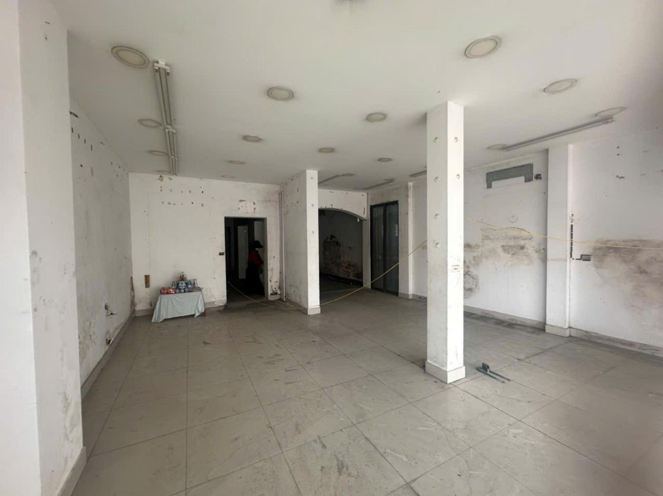 Bán nhà Láng - diện tích 108m2 3 tầng - Lô góc 3 mặt thoáng - giá 68,8 tỷ