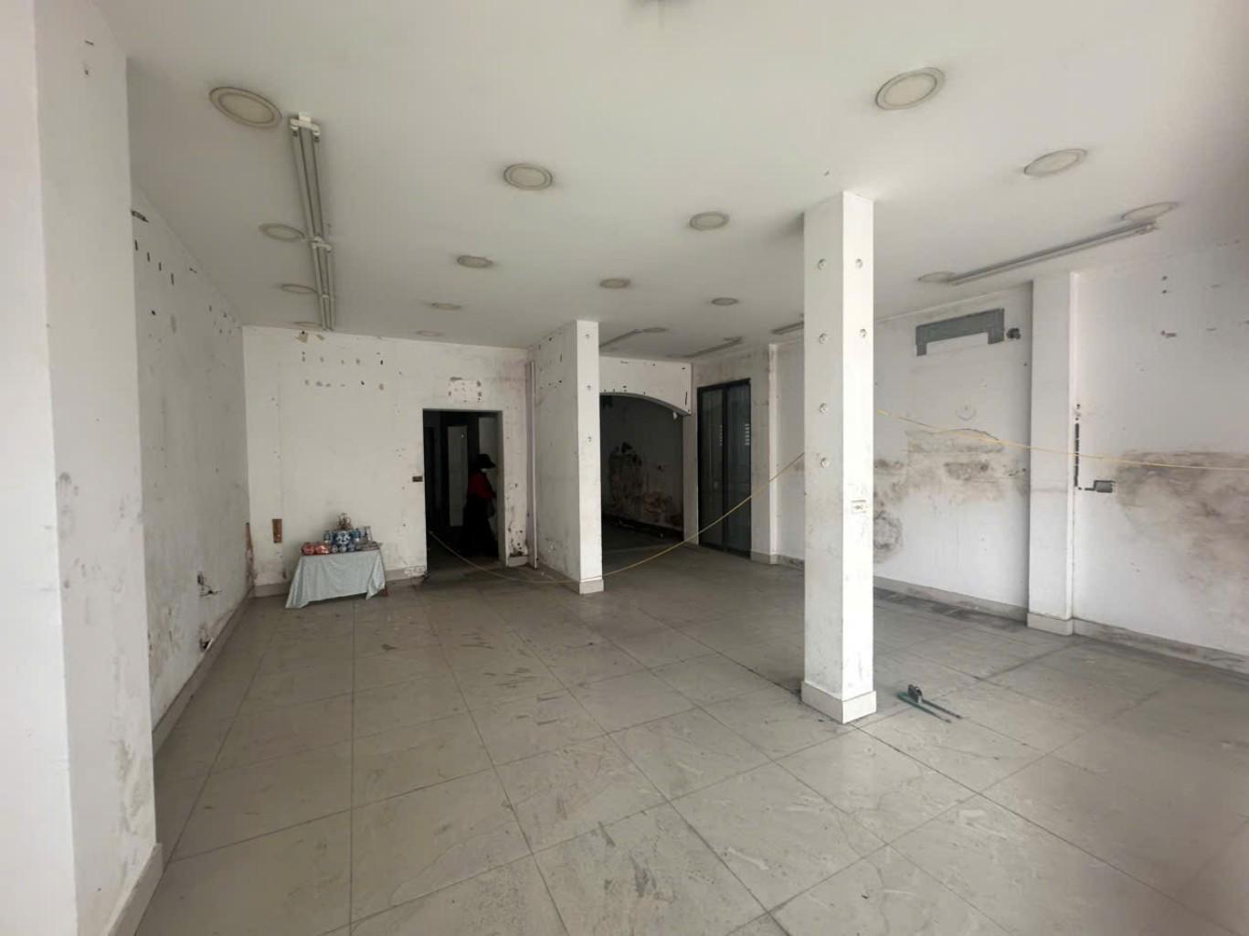 Bán nhà Láng - diện tích 108m2 3 tầng - Lô góc 3 mặt thoáng - giá 68,8 tỷ