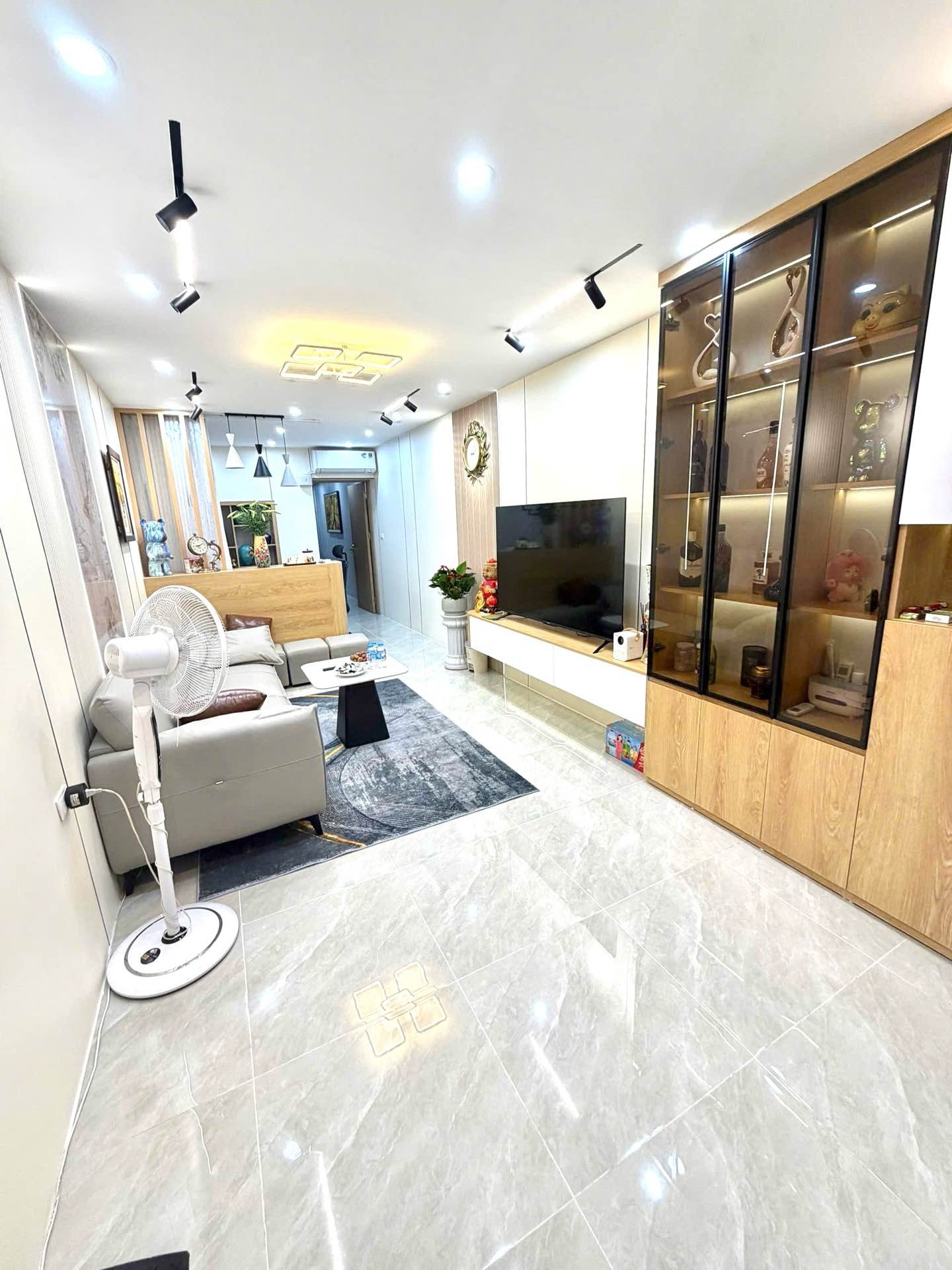 Bán nhà 8/3 - diện tích 75m2 1 tầng - SIÊU PHẨM PHỐ VIEW CÔNG VIÊN - giá 5,39 tỷ