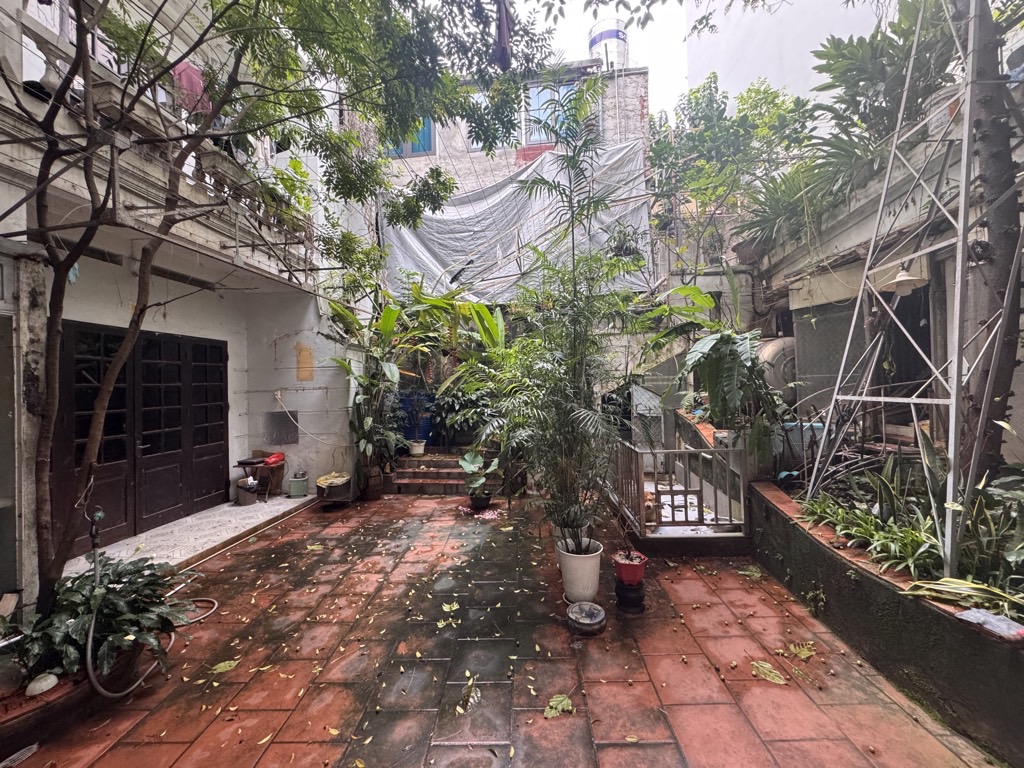 Bán nhà Đê Trần Khát Chân - diện tích 183m2 3 tầng - Nhà đẹp hiếm có - giá 25,8 tỷ