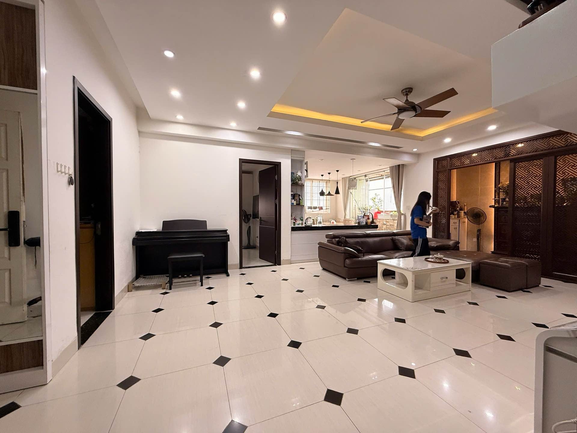 Bán nhà Nguyễn Đức Cảnh - diện tích 130m2 1 tầng - Lô góc - giá 8,8 tỷ