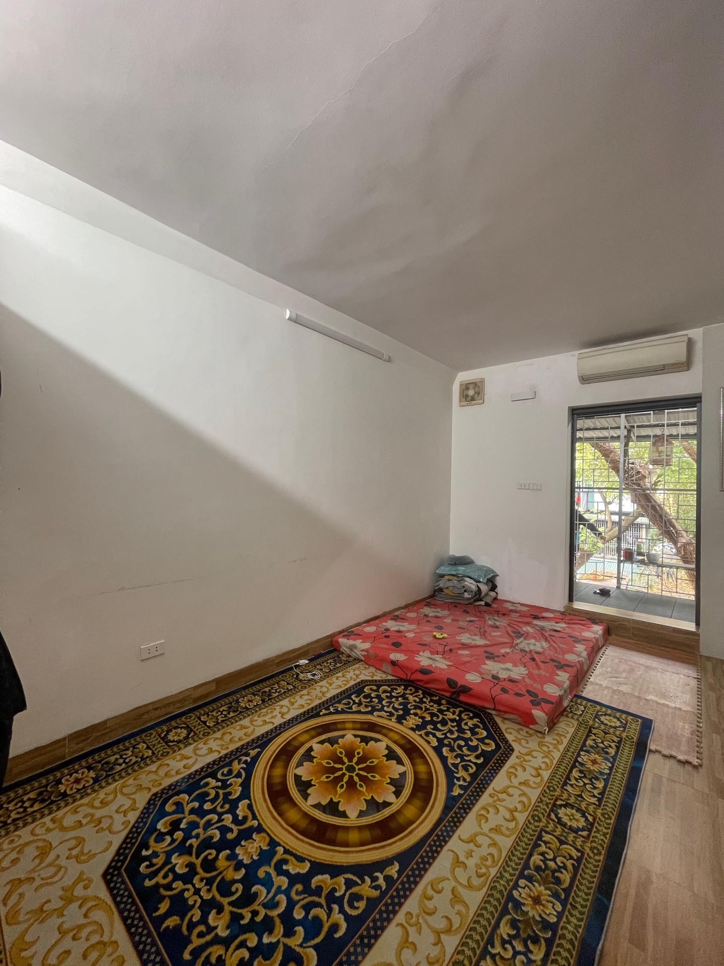 Bán nhà Nguyễn Công Trứ - diện tích 40m2 1 tầng - Ô tô con đỗ cửa - giá 4,5 tỷ