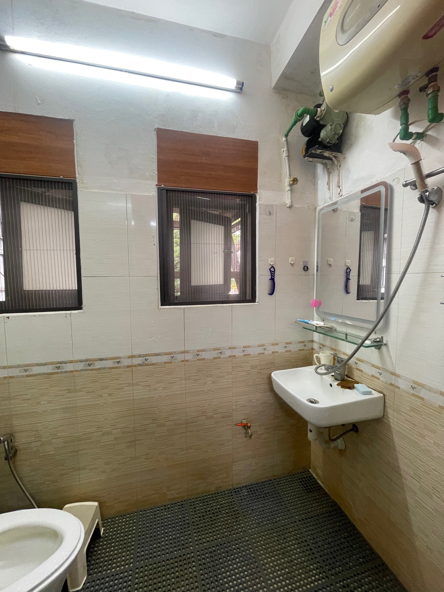 Bán nhà Nguyễn Công Trứ - diện tích 40m2 1 tầng - Ô tô con đỗ cửa - giá 4,5 tỷ