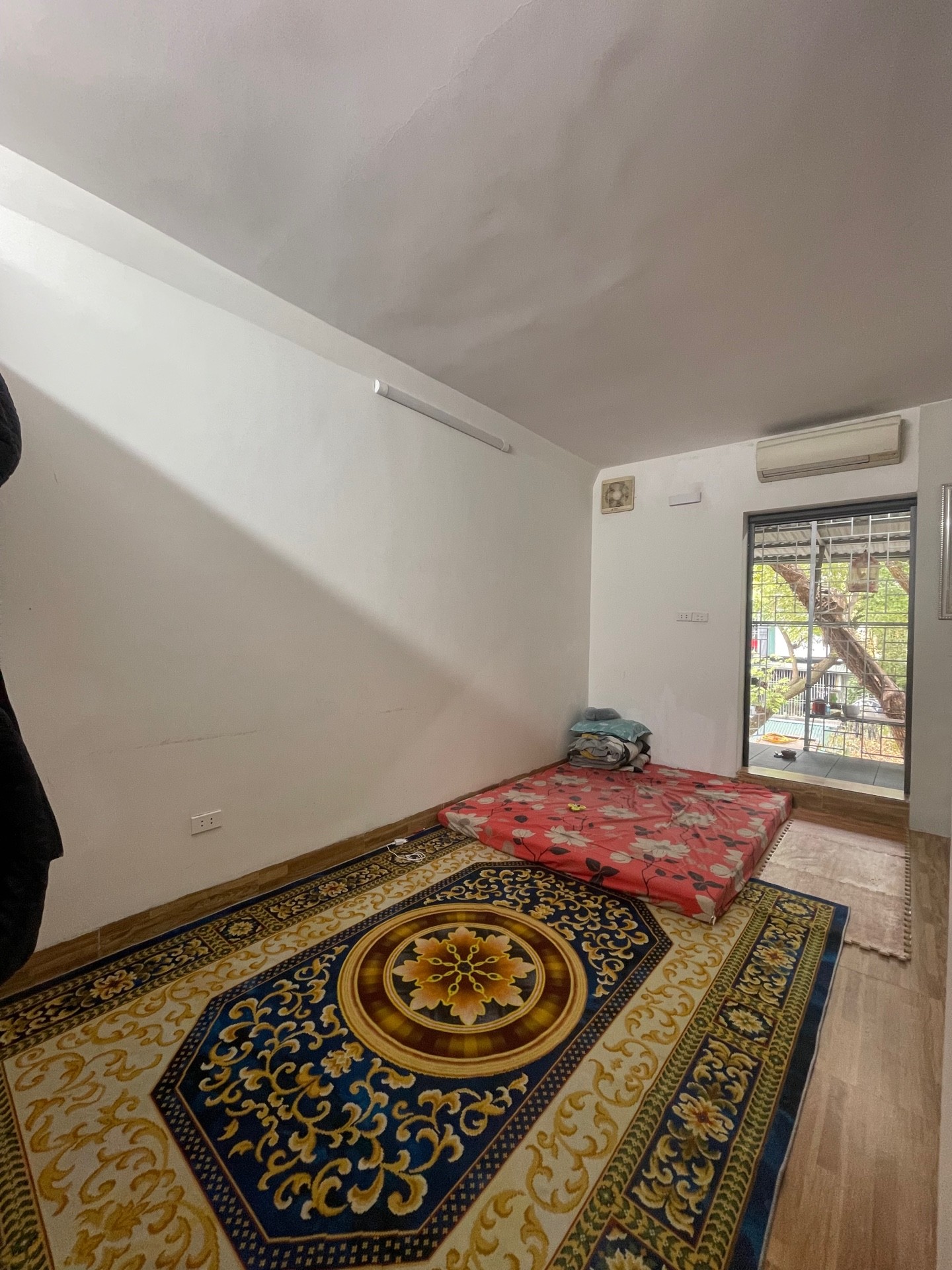 Bán nhà Nguyễn Công Trứ - diện tích 40m2 1 tầng - Ô tô con đỗ cửa - giá 4,5 tỷ