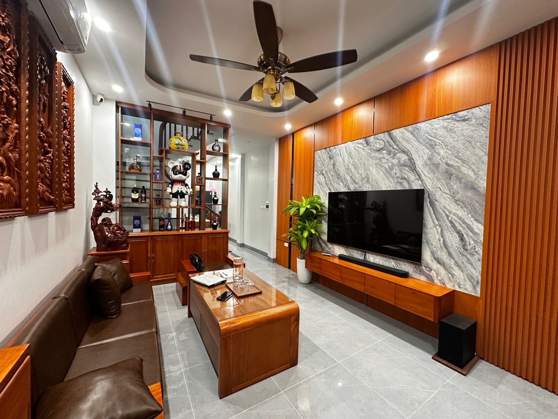 Bán nhà Định Công Hạ - diện tích 40m2 3 tầng - Ô TÔ ĐỖ CỬA - giá 3,4 tỷ