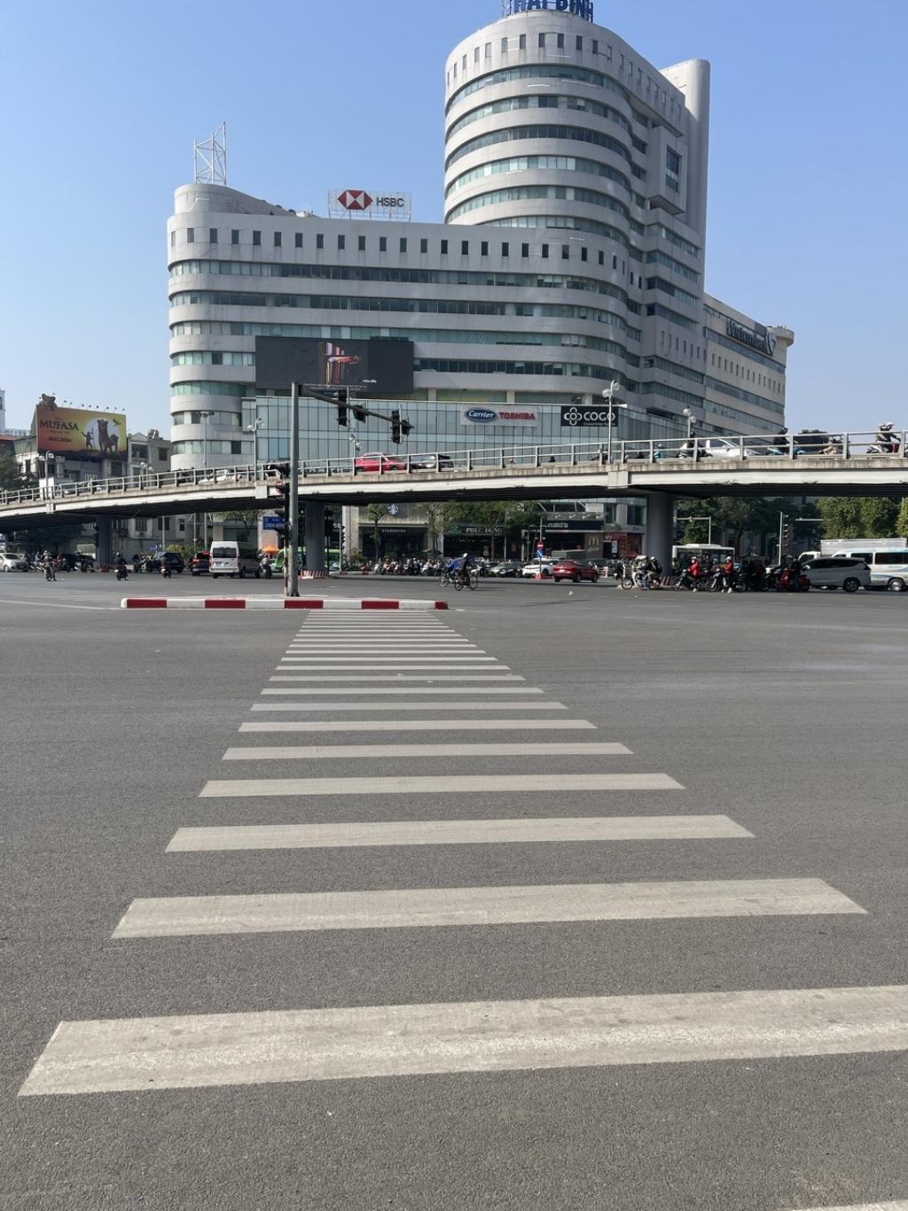 Bán nhà Chùa Bộc - diện tích 100m2 1 tầng - Nhà mặt phố, ô tô đỗ cửa - giá 54 tỷ