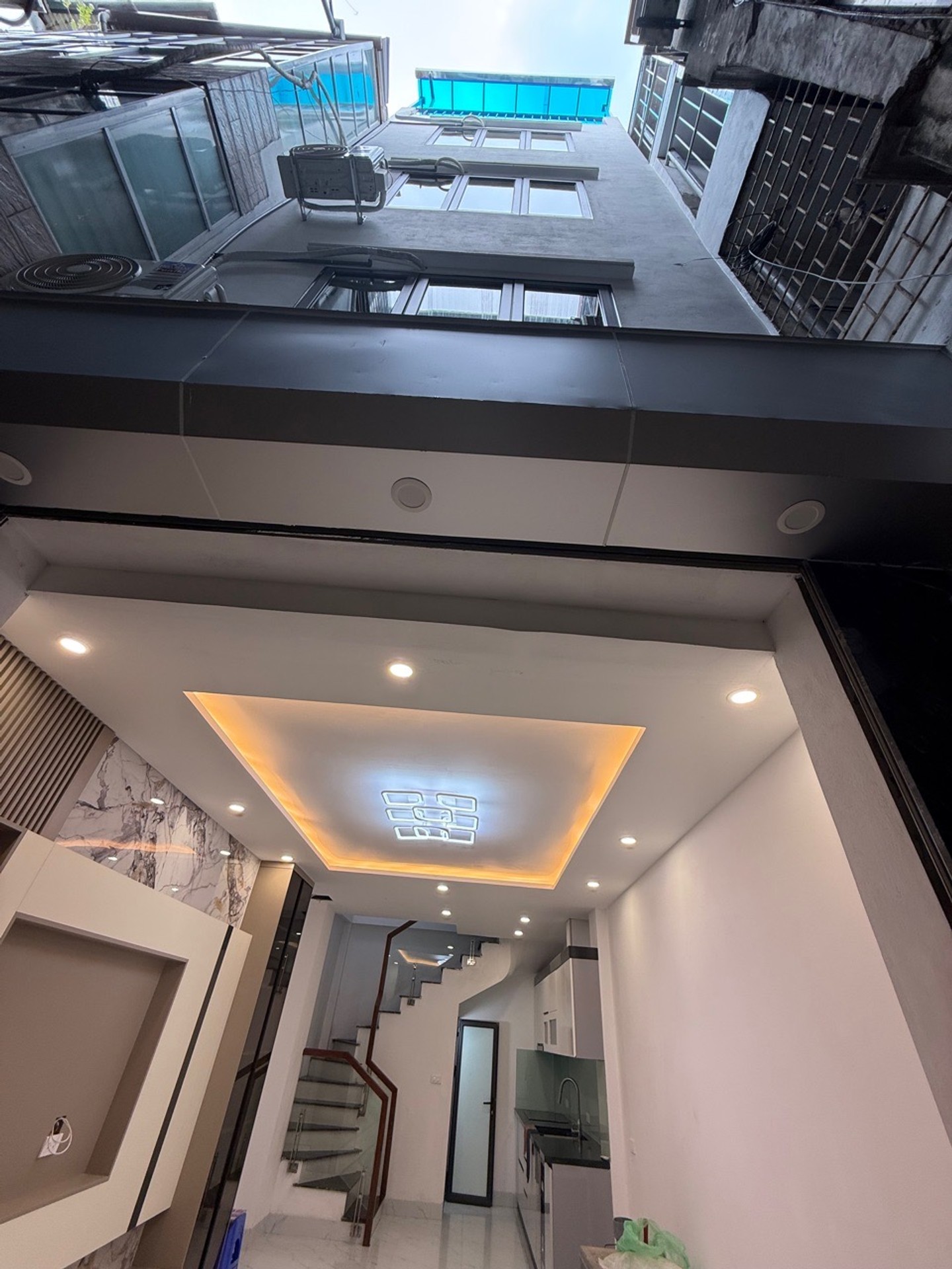 Bán nhà Trại Cá - diện tích 28m2 5 tầng - Ngõ 3 Gác - giá 8,38 tỷ