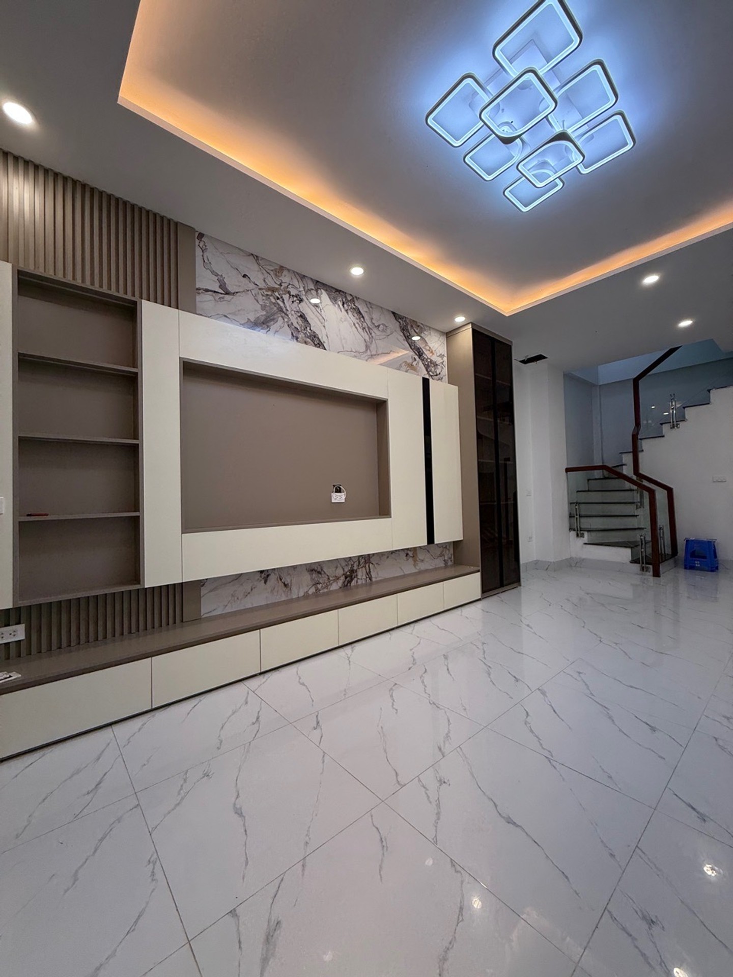 Bán nhà Trại Cá - diện tích 28m2 5 tầng - Ngõ 3 Gác - giá 8,38 tỷ