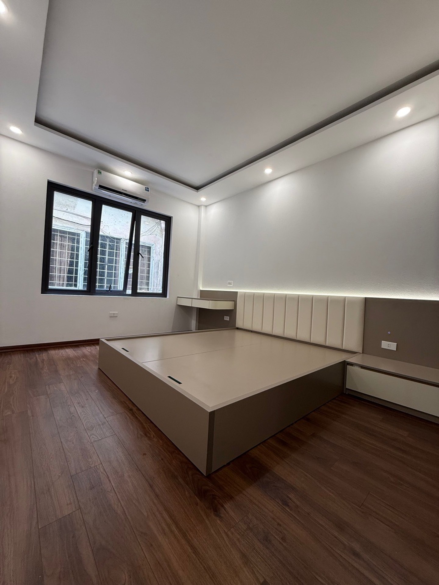 Bán nhà Trại Cá - diện tích 28m2 5 tầng - Ngõ 3 Gác - giá 8,38 tỷ