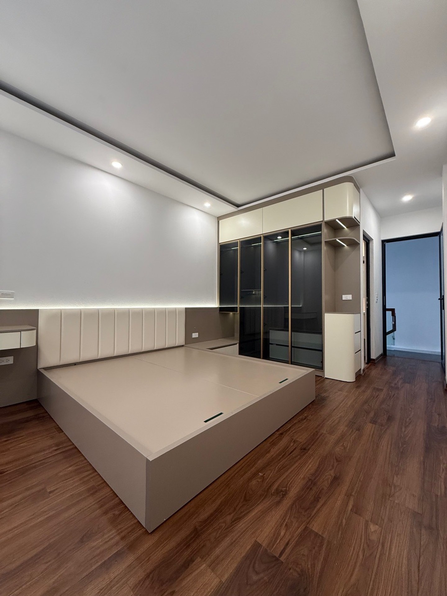 Bán nhà Trại Cá - diện tích 28m2 5 tầng - Ngõ 3 Gác - giá 8,38 tỷ