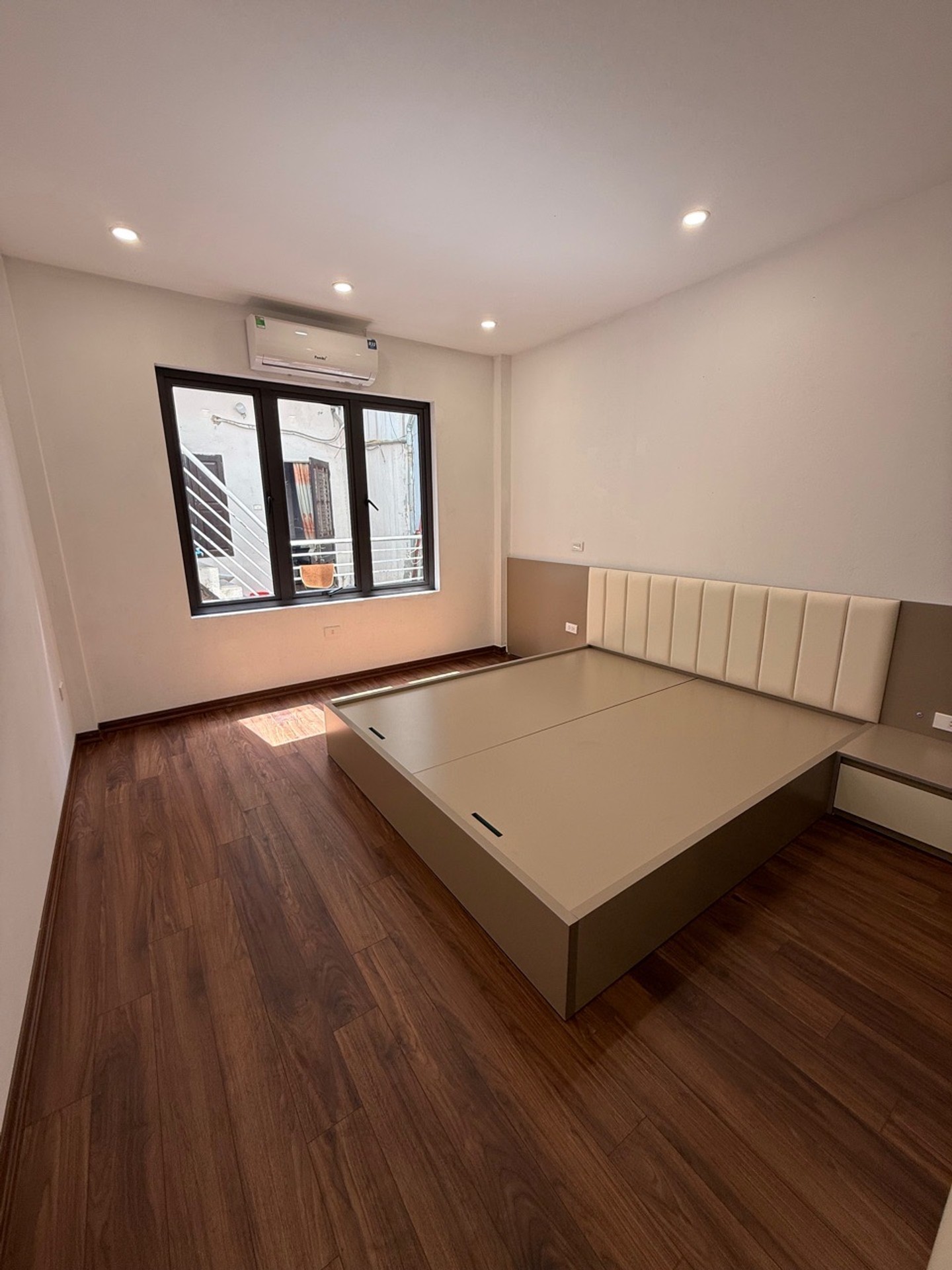 Bán nhà Trại Cá - diện tích 28m2 5 tầng - Ngõ 3 Gác - giá 8,38 tỷ