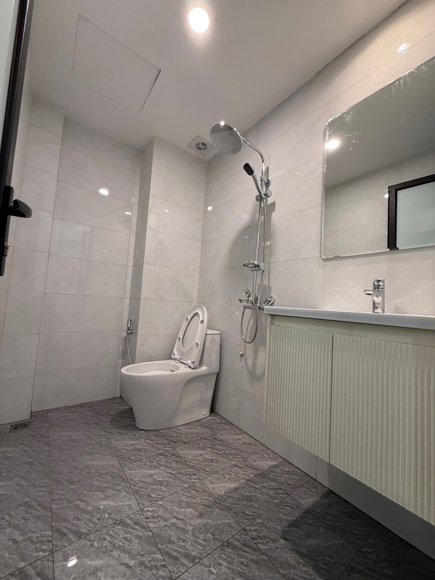 Bán nhà Trại Cá - diện tích 28m2 5 tầng - Ngõ 3 Gác - giá 8,38 tỷ