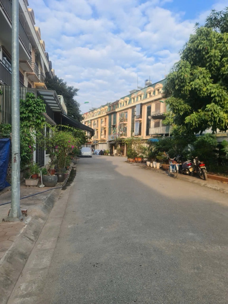 Bán nhà BT7 KĐT Đại Mỗ - diện tích 210m2 3 tầng - Mặt tiền xịn - giá 40,3 tỷ