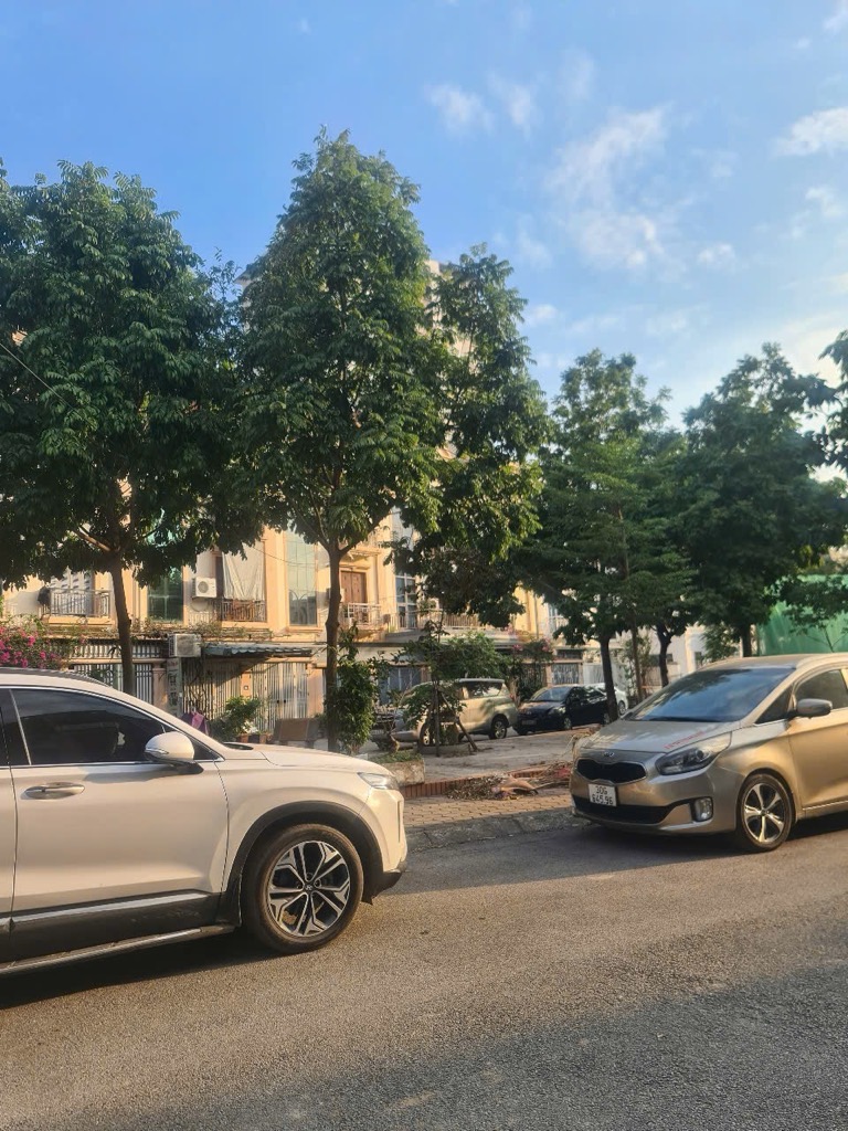 Bán nhà BT7 KĐT Đại Mỗ - diện tích 210m2 3 tầng - Mặt tiền xịn - giá 40,3 tỷ