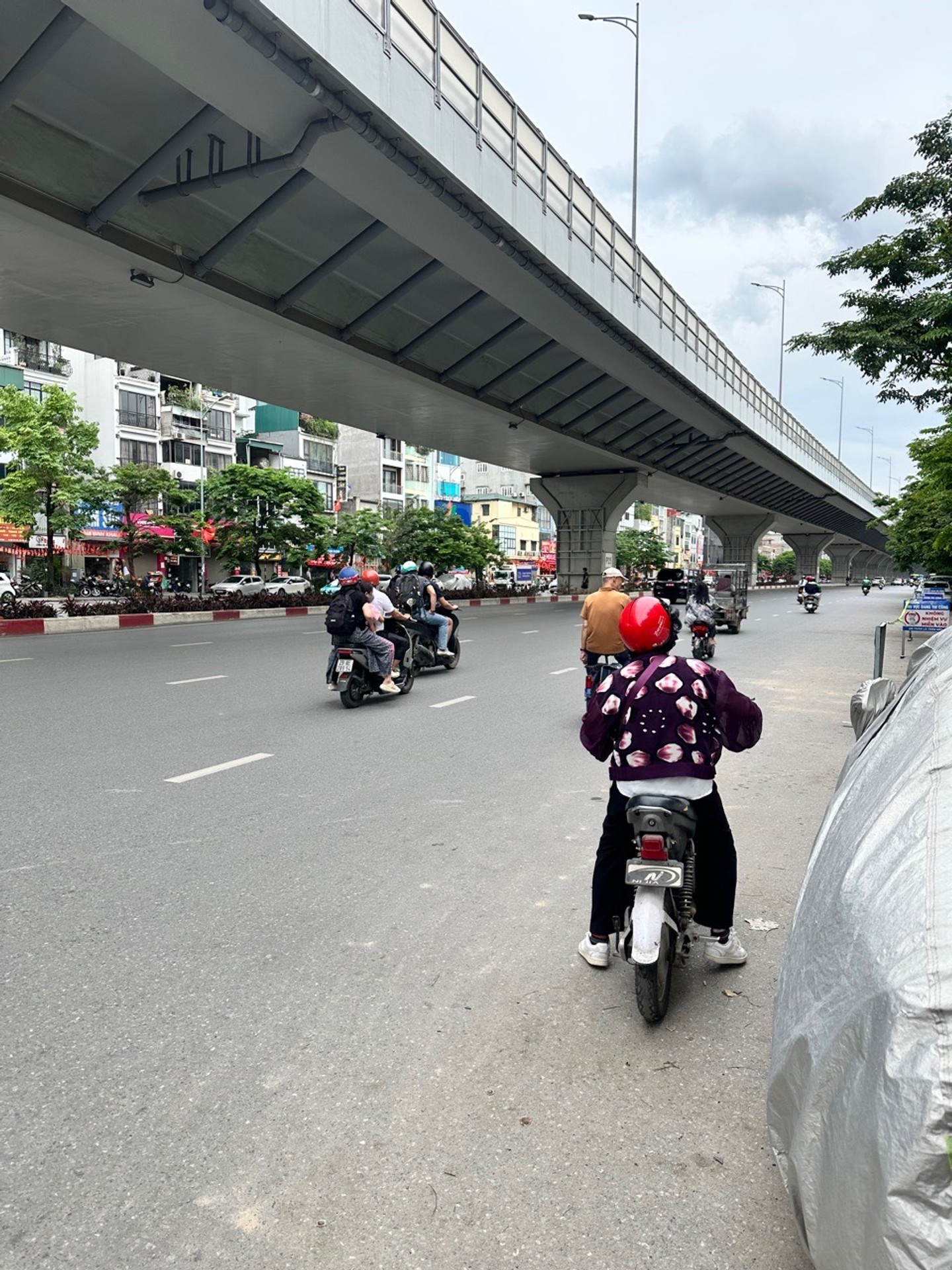 Bán nhà Kim Ngưu - diện tích 45m2 3 tầng - Lô góc, ô tô qua nhà - giá 14,5 tỷ