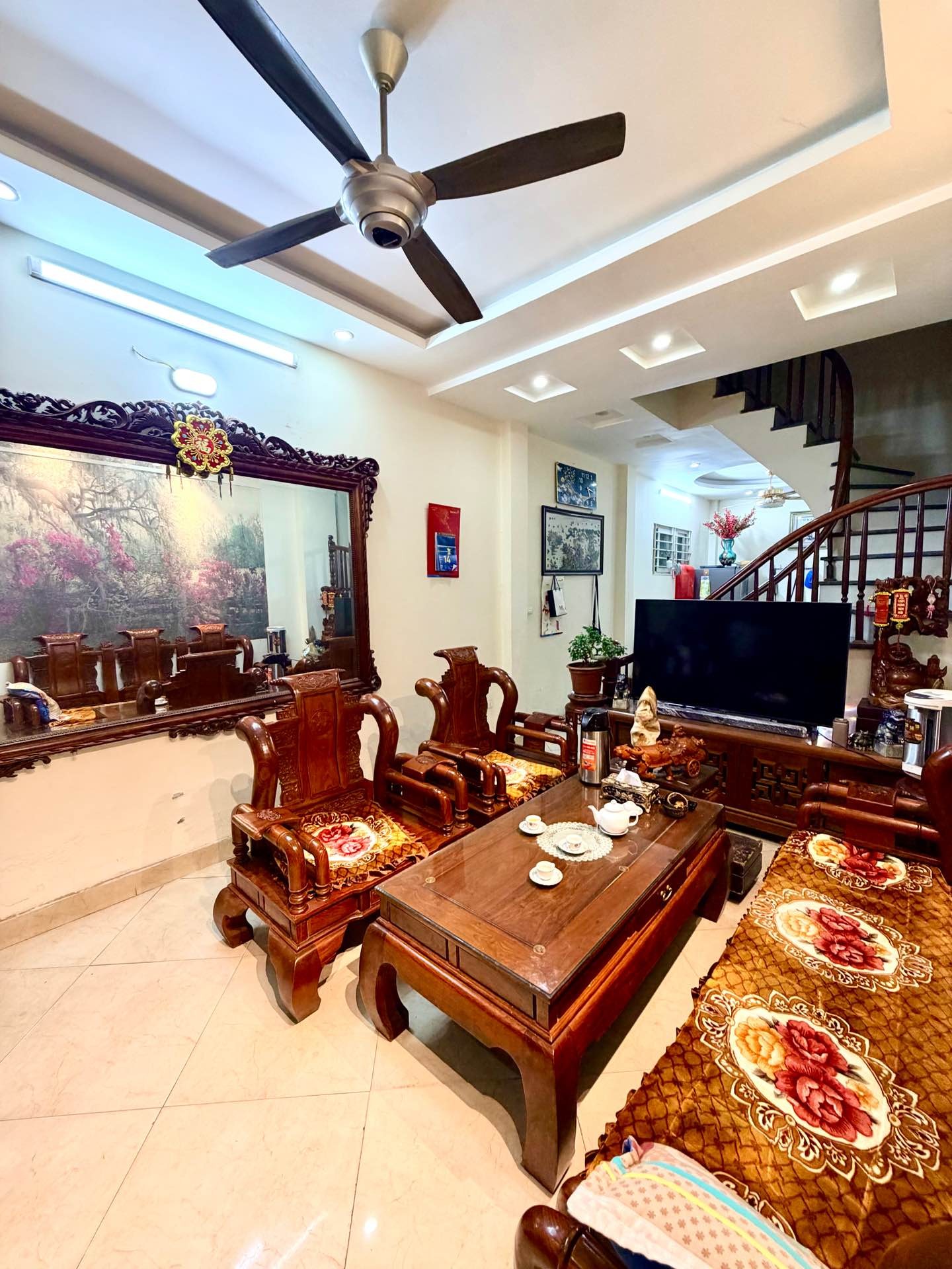 Bán nhà Kim Ngưu - diện tích 45m2 5 tầng - Lô góc 3 mặt thoáng - giá 11,5 tỷ