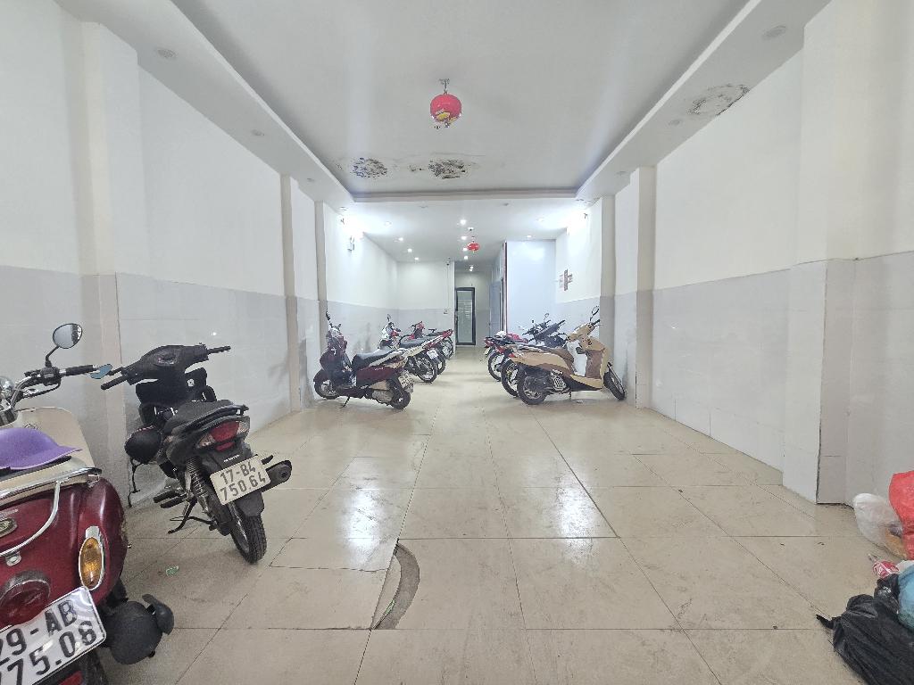 Bán nhà Nguyễn Ngọc Vũ - diện tích 110m2 7 tầng - Thang máy - giá 34 tỷ