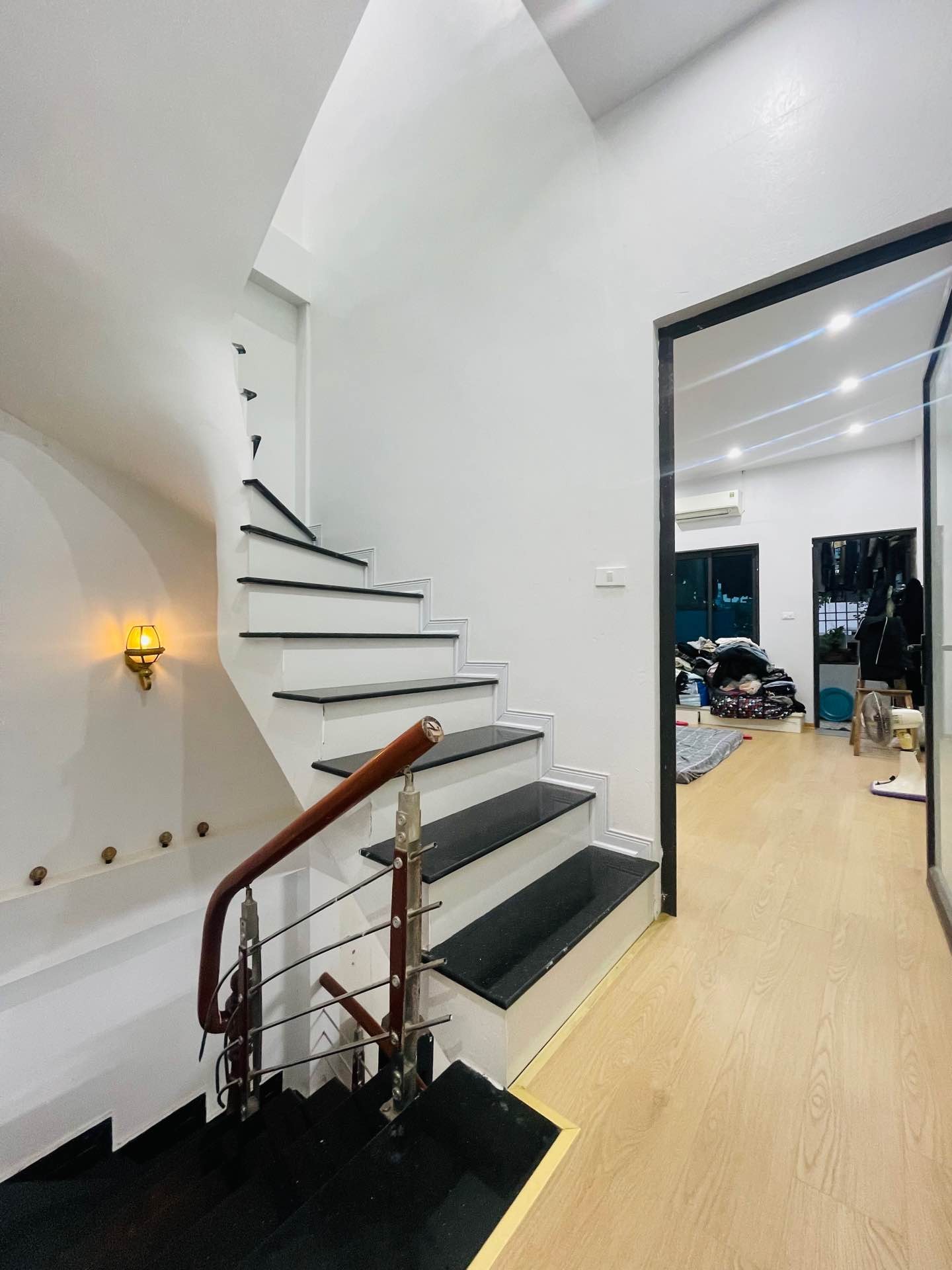 Bán nhà Định Công Hạ - diện tích 52m2 3 tầng - gần ô tô - giá 4,5 tỷ