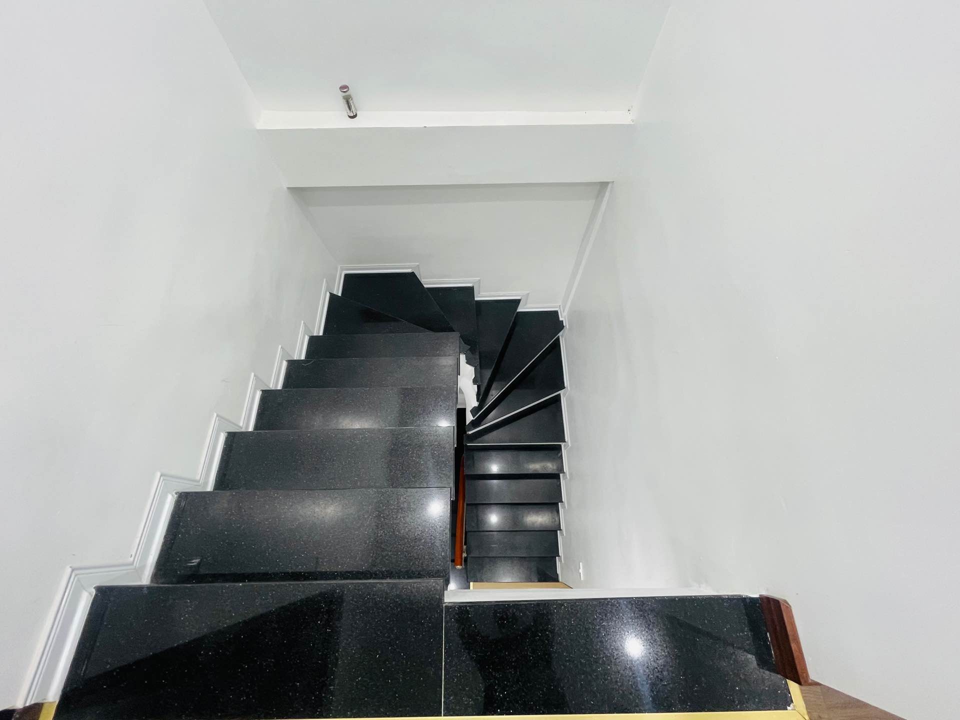 Bán nhà Định Công Hạ - diện tích 52m2 3 tầng - gần ô tô - giá 4,5 tỷ