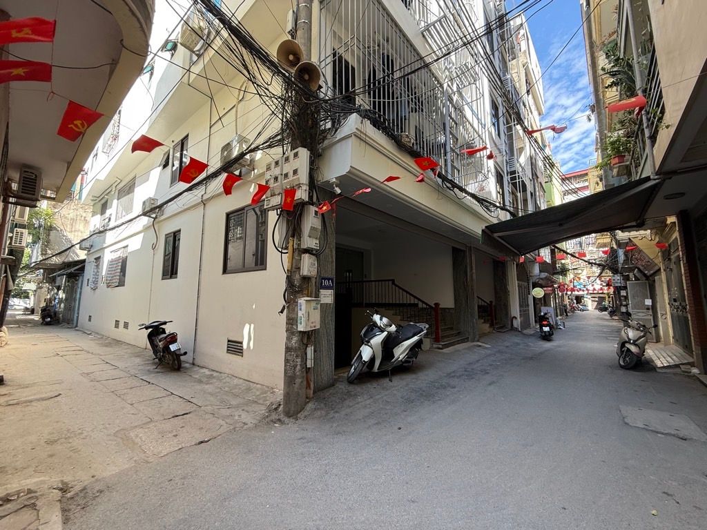 Bán nhà Nguyễn Khang - diện tích 140m2 8 tầng - Đang cập nhật - giá 54 tỷ