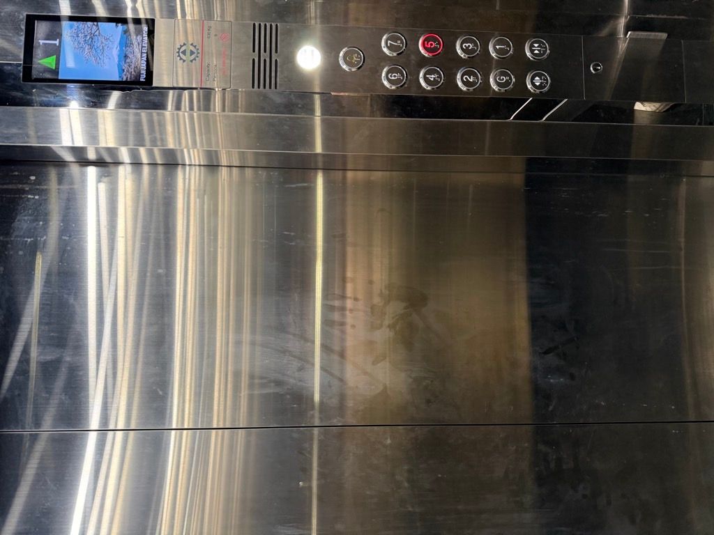 Bán nhà Nguyễn Khang - diện tích 140m2 8 tầng - Đang cập nhật - giá 54 tỷ